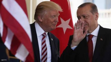 صورة ترامب “يتغزل” بأردوغان.. و”ينتقم” من “الكلب المسعور”