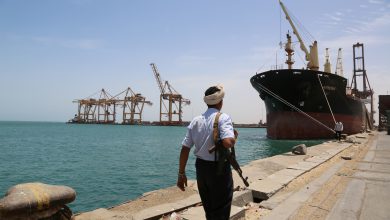 صورة بدء انسحاب الحوثي من ميناء الحديدة
