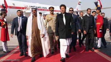 صورة محمد بن زايد يصل باكستان في زيارة رسمية
