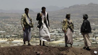 صورة إب : الحوثيون يزجون بالأطفال إلى محرقة الحرب