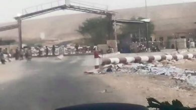 صورة لحج:أصابة قيادات عسكرية بأنفجار في معسكر العند والحوثين يعلنون مسؤوليتهم