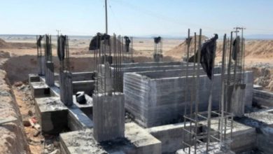 صورة المهرة: مشروع الخط الناقل للمياه إلى مدينة الغيضة يخدم أكثر من ٦٠ ألف من أهالي المدينة