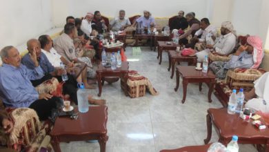 صورة وزير العدل يلتقي قيادات عسكرية وأمنية وشخصيات اجتماعية في عدن