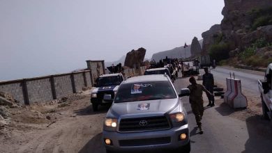 صورة وصول قيادات في المجلس الانتقالي إلى المكلا برفقة قيادة وقوات النخبة الشبوانية