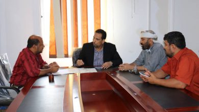 صورة مدير عام مديرية الشيخ عثمان بعدن يجتمع بالمهندس سامي باهرمز لبحث مشروع الصرف الصحي للسيسبان السيلة