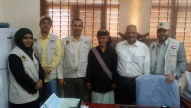 صورة لجنة الإغاثة بالمجلس الانتقالي تدعم مستشفى زنجبار بأدوية ومعدات طبية