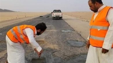 صورة بعد أن تجاهلتها الحكومة اليمنية.. مبادرة لترميم طريق”العبر”