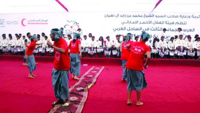 صورة “الهلال الأحمر” تنظم عرساً لـ200 شاب وفتاة في المخا
