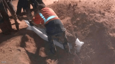 صورة العثور على 200 جثة في مقبرة جماعية في الرقة السورية