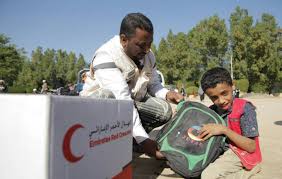 صورة الهلال الإماراتي يواصل تقديم مساعدات غذائية لأهالي تريم بحضرموت