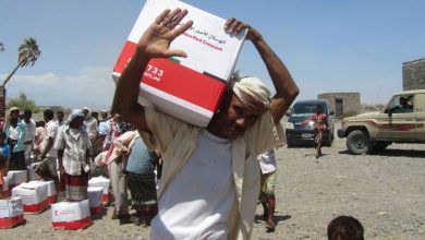 صورة الإمارات تقدم مساعدات غذائية لـ 84 ألف من سكان الساحل الغربي اليمني 