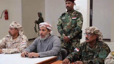 صورة رئيس انتقالي سقطرى يترأس اجتماعا هاما بالقيادات العسكرية والأمنية بالمحافظة