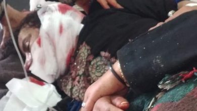 صورة إصابة إمرأة برصاص قناص حوثي جنوب شرق تعز