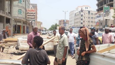 صورة مدير الشيخ عثمان يشرف على حملة أمنية لضبط المخالفين في البناء وإزالة العشوائيات في المديرية