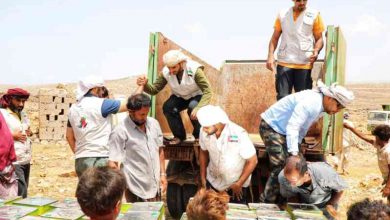صورة متحدية التضاريس الصعبة.. خليفة الإنسانيةتستكمل توزيع المساعدات شمال سقطرى