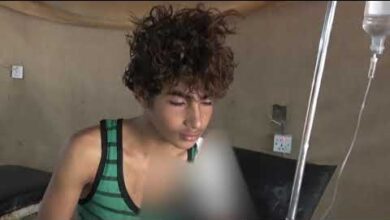 صورة إصابة شاب برصاص قناص حوثي في #الحديدة