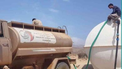 صورة خليفة الإنسانية تواصل إمداد مناطق غرب سقطرى بالمياه