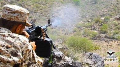 صورة هجوم عنيف للقوات الجنوبية على مواقع مليشيا الحوثي في مريس