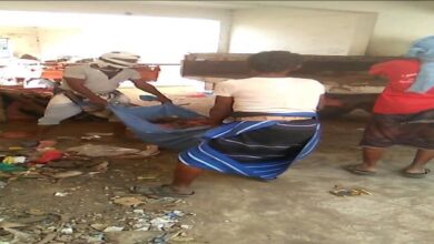 صورة لحج.. أستمرار حملة أعمال النظافة وإزالة المخلفات من سوق الخضار والأسماك في المسيمير