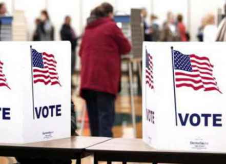 انطلاق الانتخابات الأمريكية مع فتح مراكز اقتراع في مدينتين