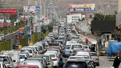 صورة بهدف تعزيز السوق السوداء .. مليشيا الحوثي تفتعل أزمة وقود جديدة في صنعاء