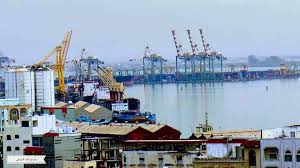 صورة لملس يطّلع على خطة وفد البرنامج الإنمائي(UNDP) لعمل مشروع تطوير ميناء عدن