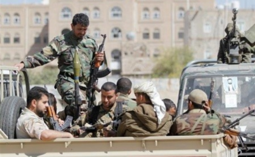 مليشيا الحوثي تستهدف مخيماً للنازحين بقذائف المدفعية في مأرب