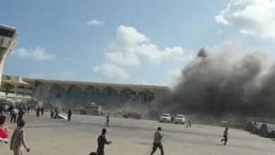 صورة ارتفاع حصيلة ضحايا الهجوم الإرهابي على مطار عدن إلى 25 شهيدًا وأكثر من 100 جريح
