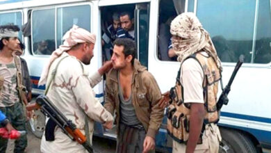 صورة بوساطة قبلية .. نجاح عملية تبادل أسرى بين القوات الجنوبية ومليشيا الحوثي في جبهة الضالع