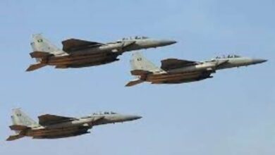 صورة التحالف يقصف مواقع لتخزين الصواريخ والطيران المسير لمليشيا الحوثي في صنعاء