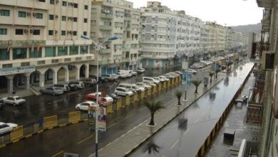صورة هطول أمطار متوسطة على مديريات العاصمة عدن