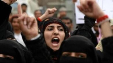 صورة مركز حقوقي: أكثر من 300 امرأة يقبعن في سجون الحوثي بينهن 100 ناشطة
