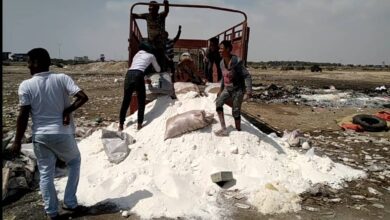 صورة رفض وإتلاف كميات مخالفة من منتج سكر بميناء المنطقة الحرة بالعاصمة #عدن