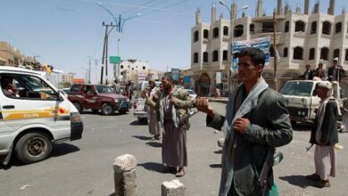 صورة مليشيا الحوثي تجبر الموظفين وطلبة المدارس على المشاركة في التظاهر