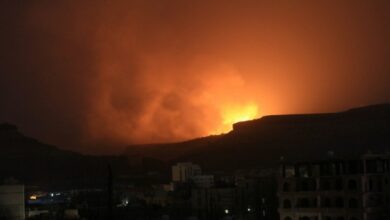 صورة انفجارات عنيفة تهز صنعاء جراء غارات جوية للتحالف