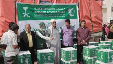 صورة بحضور باراس مركز الملك سلمان للإغاثة يوزع ١٠٢٥ سلة غذائية للنازحين بدار سعد