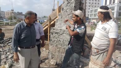 صورة مدير عام النظافة بالعاصمة عدن يؤكد اهتمام قيادة الصندوق بتحسين المنظر الجمالي للمدينة
