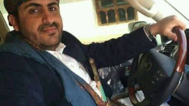 صورة زعيم مليشيا الحوثي يقر بفساد وسرقة قياداته
