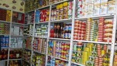 صورة الإدارة الاقتصادية بانتقالي المحفد تتفقد أسعار المواد الغذائية في عدد من المحال التجارية
