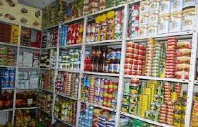 الإدارة الاقتصادية بانتقالي المحفد تتفقد أسعار المواد الغذائية في عدد من المحال التجارية