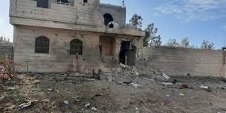 صورة أسفر عن تدمير منزل.. سقوط صاروخ حوثي على حي منظر السكني جنوبي الحديدة