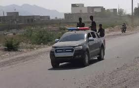 صورة ضبط متهماً بجريمة قتل في منطقة الحيمة بالخوخة اليمنية