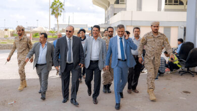 صورة المحافظ لملس بمعية عدد من وزراء حكومة المناصفة يدشنون العمل مجدداً في مطار عدن الدولي