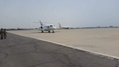 صورة وصول المبعوث الأممي إلى العاصمة عدن لإجراء مباحثات مع حكومة المناصفة