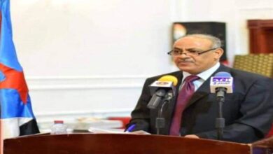 صورة رئيس انتقالي حضرموت يؤكد رفض أبناء المحافظة العودة إلى مربع التبعية اليمنية عبر بوابة الأقاليم