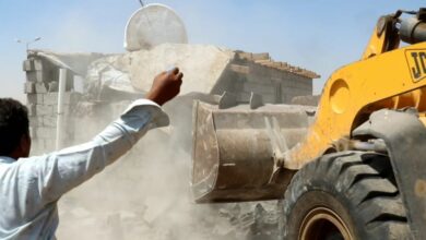 صورة #عدن.. حملة لازالة البناء العشوائي في #الشيخ_عثمان