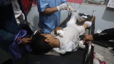 صورة مقتل طفل وإصابة 3 آخرين بينهم مسن بقصف حوثي على تعز اليمنية
