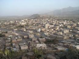 صورة مليشيات الحوثي الإنقلابية تطلق صاروخاً على احياء ومساكن طور الباحة