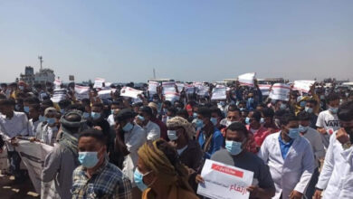 صورة تواصل الاحتجاجات المنددة بالفساد وتدهور الخدمات في حضرموت (صور)