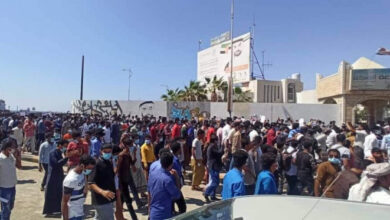 صورة طلاب حضرموت يتظاهرون احتجاجاً على رفع أسعار المشتقات النفطية
